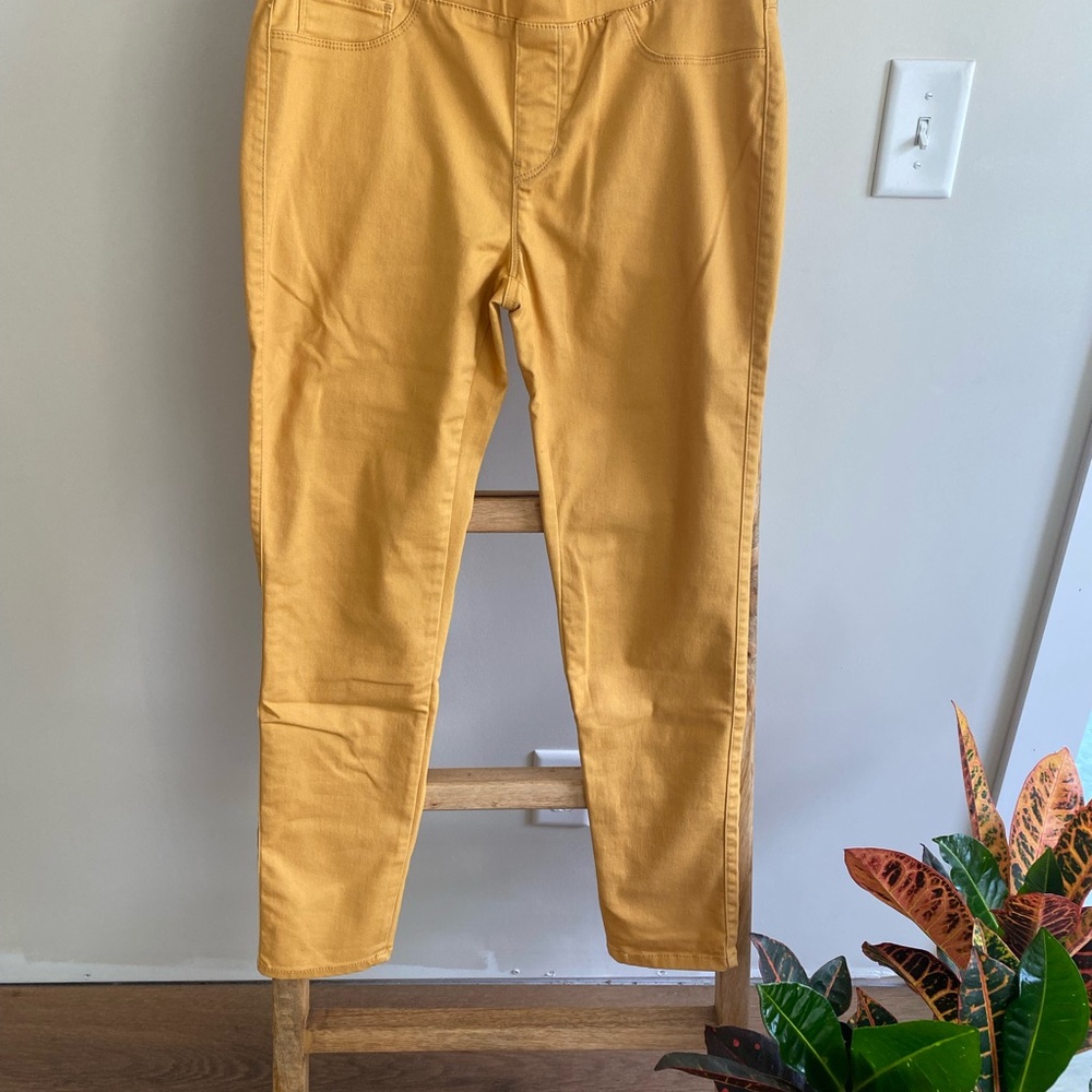 Women's Skinny Jeans in Mustard Yellow